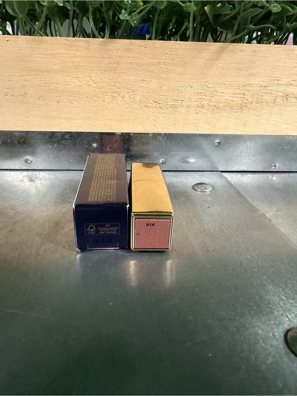 Estee Lauder Pure Color Matte Lipstick - Influential - Picture 4 of 10